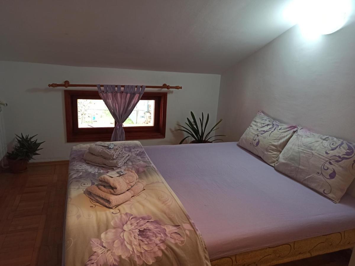 Guest House Ganovi Kalofer Ngoại thất bức ảnh