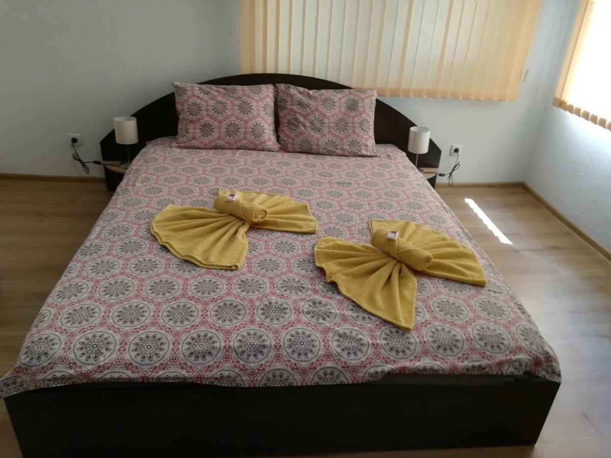 Guest House Ganovi Kalofer Ngoại thất bức ảnh