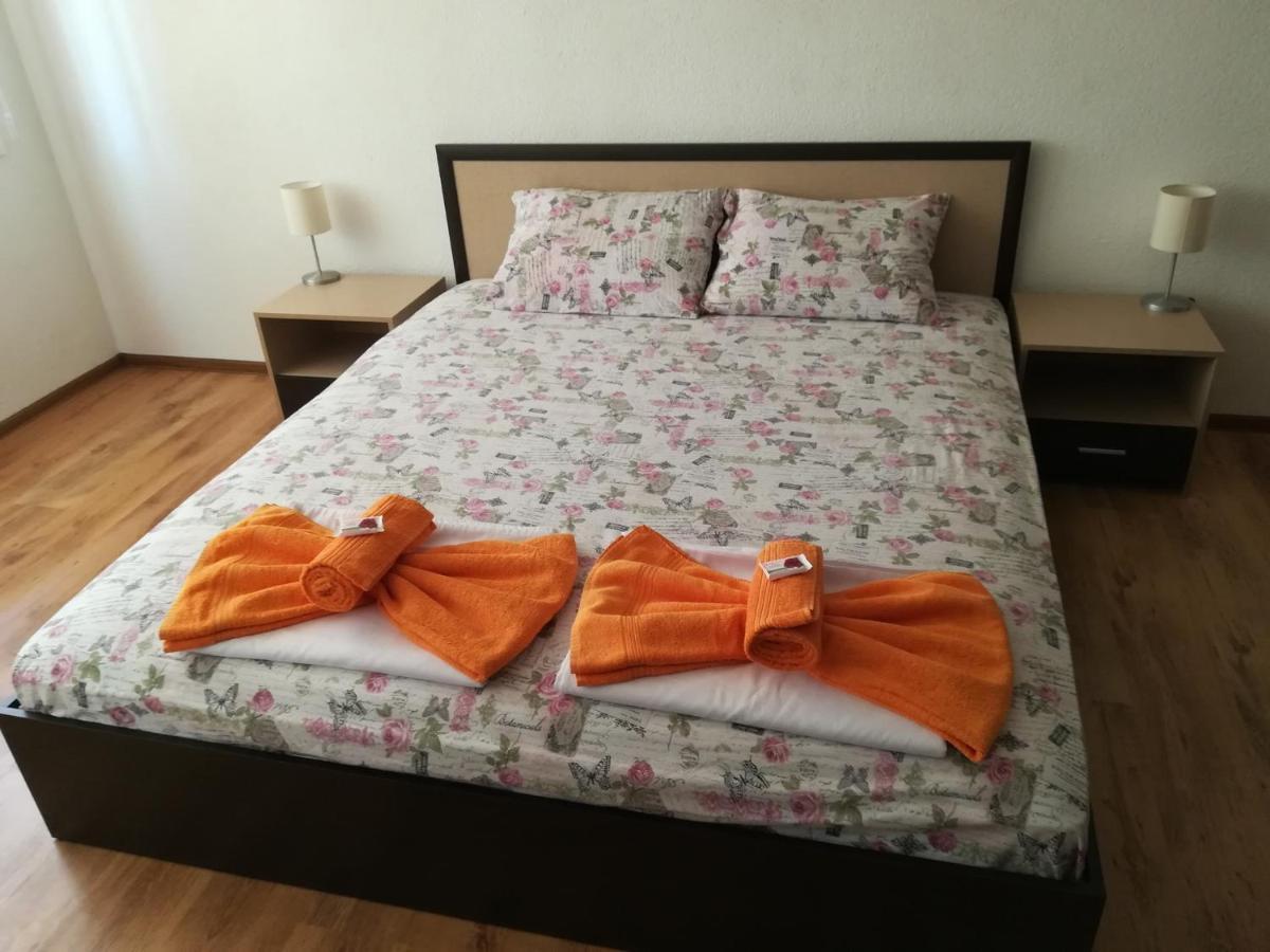 Guest House Ganovi Kalofer Ngoại thất bức ảnh