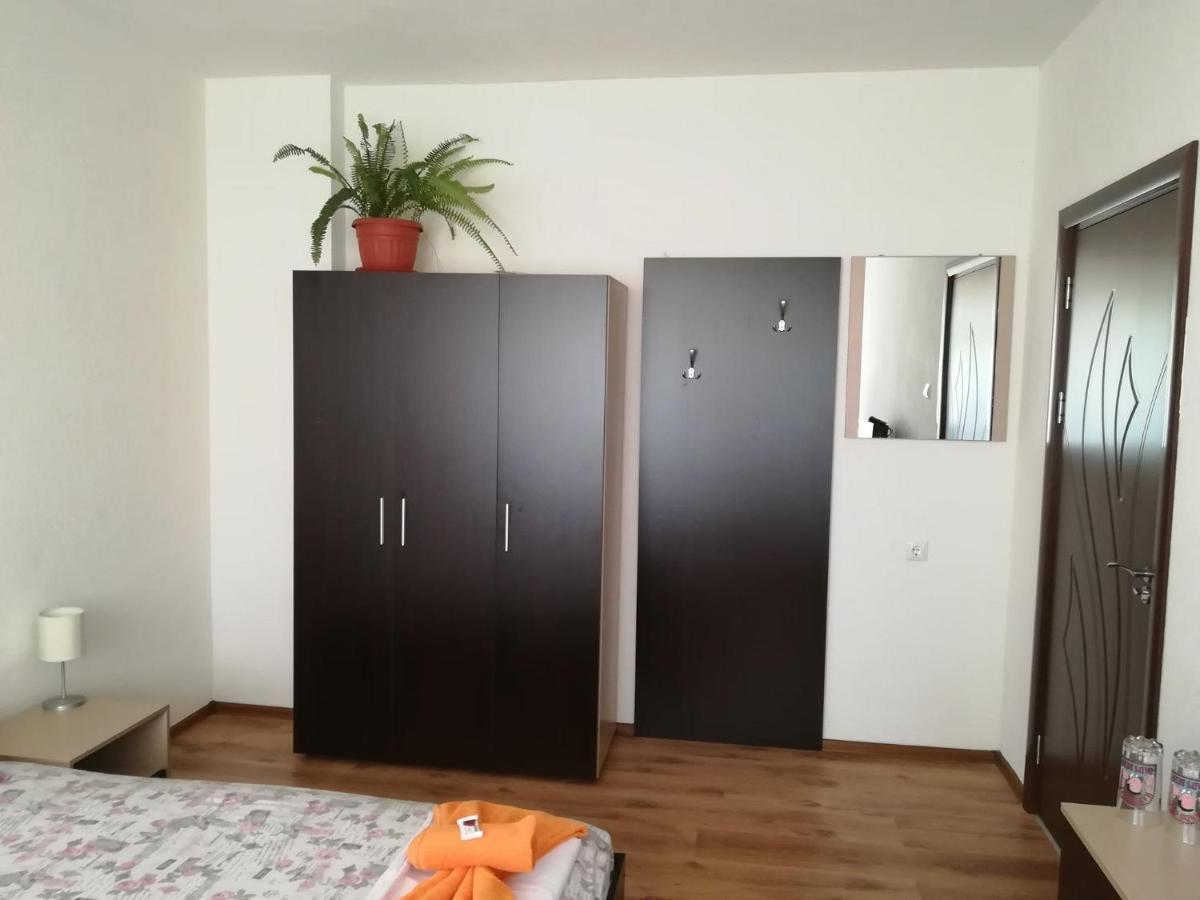 Guest House Ganovi Kalofer Ngoại thất bức ảnh