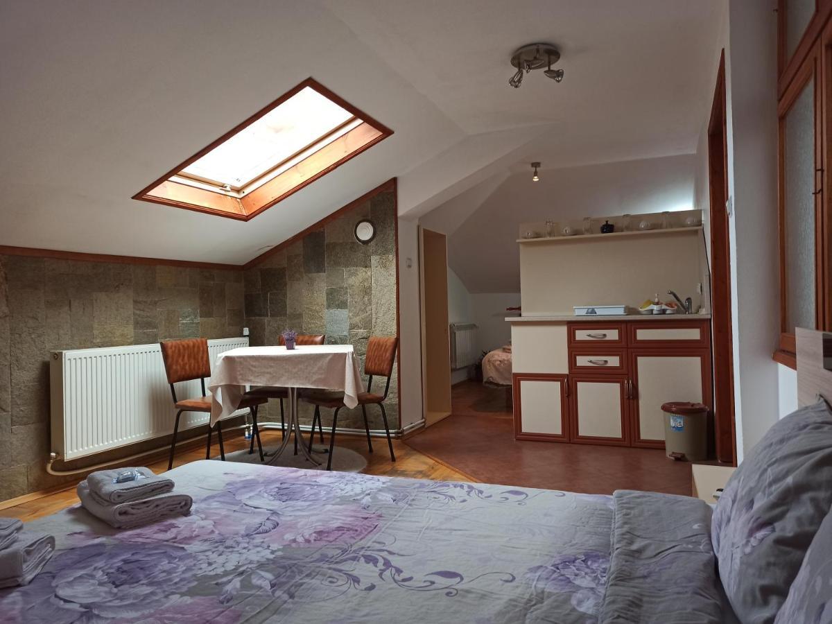 Guest House Ganovi Kalofer Ngoại thất bức ảnh