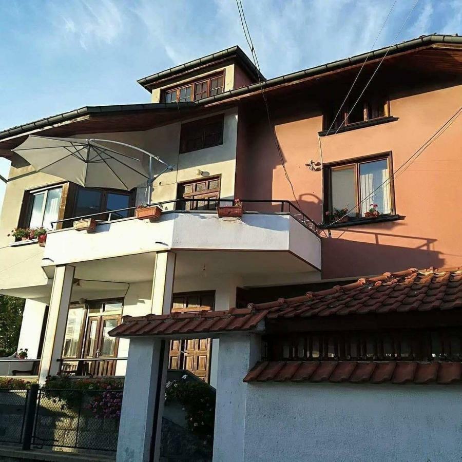 Guest House Ganovi Kalofer Ngoại thất bức ảnh